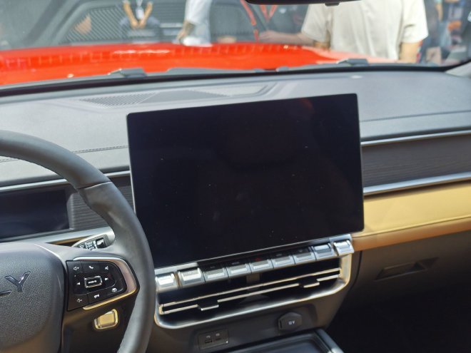 2025成都车展：RELY威麟R08预售8.88万起