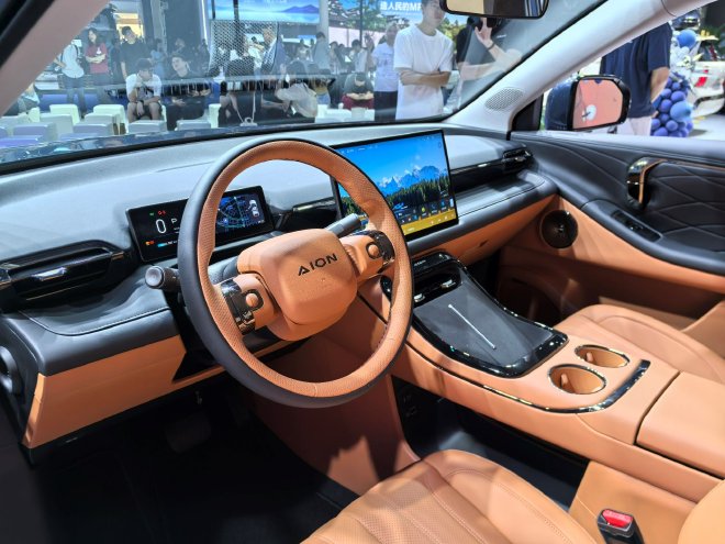 2025成都车展：埃安霸王龙家庭版正式交付