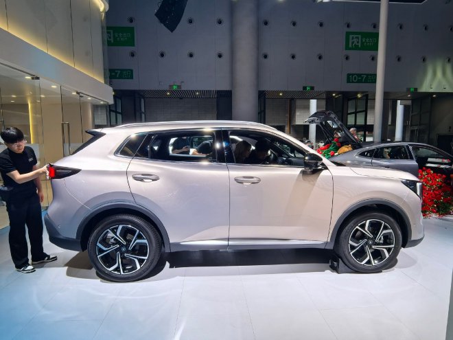 2025成都车展：长安CS55PLUS等车型亮相车展