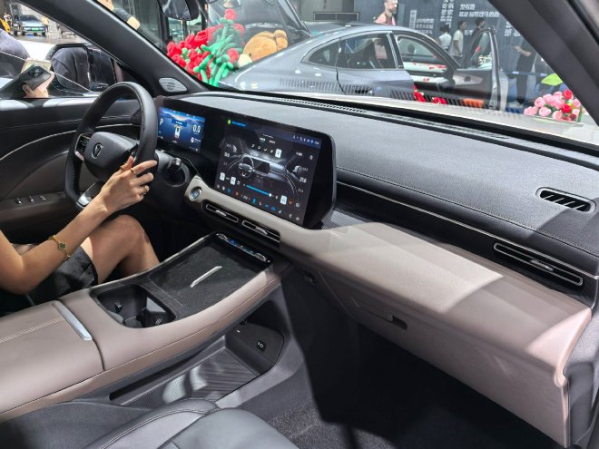 2025成都车展：长安CS55PLUS等车型亮相车展