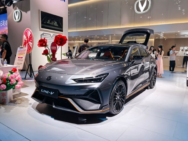 2025成都车展：长安CS55PLUS等车型亮相车展