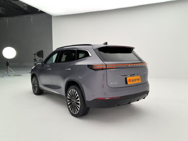 静态体验星途ET5 将会搭载猎鹰700辅助驾驶