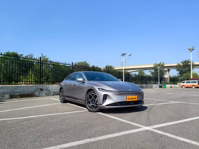 底盘调校更加紧实 试驾长安启源A07超长续航增程版