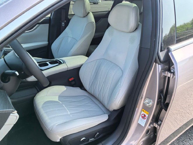 底盘调校更加紧实 试驾长安启源A07超长续航增程版