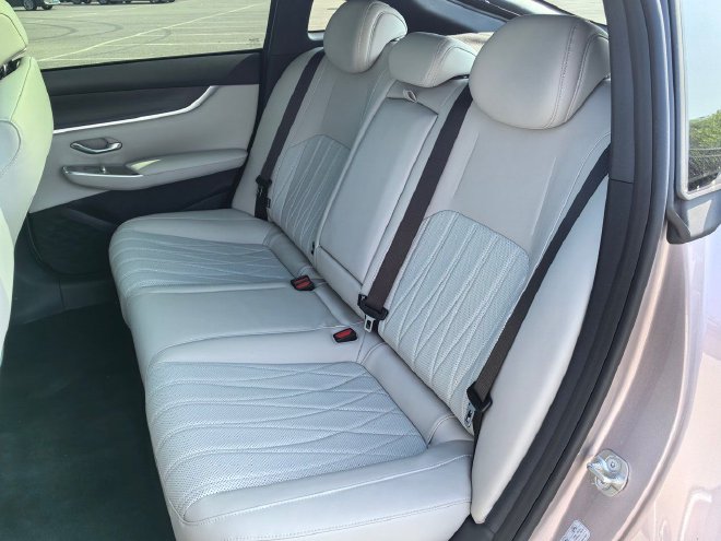 底盘调校更加紧实 试驾长安启源A07超长续航增程版