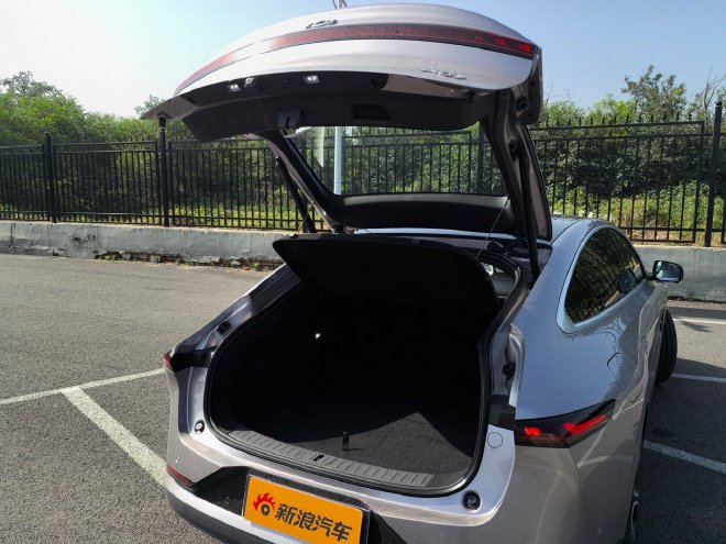 底盘调校更加紧实 试驾长安启源A07超长续航增程版