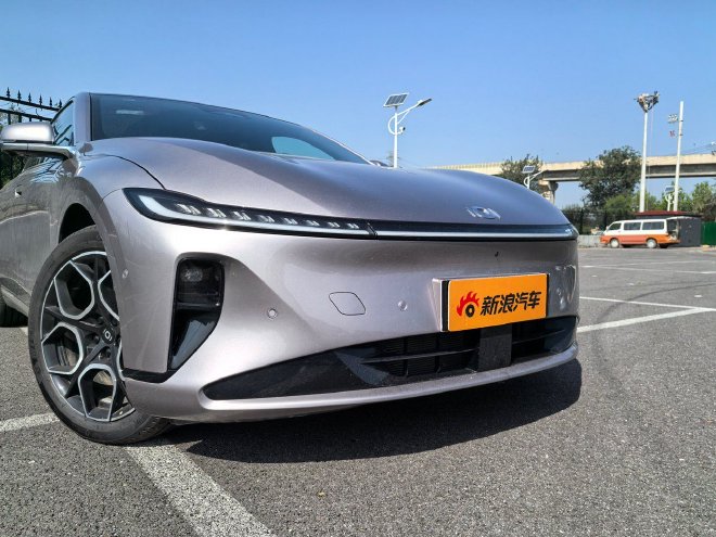 底盘调校更加紧实 试驾长安启源A07超长续航增程版