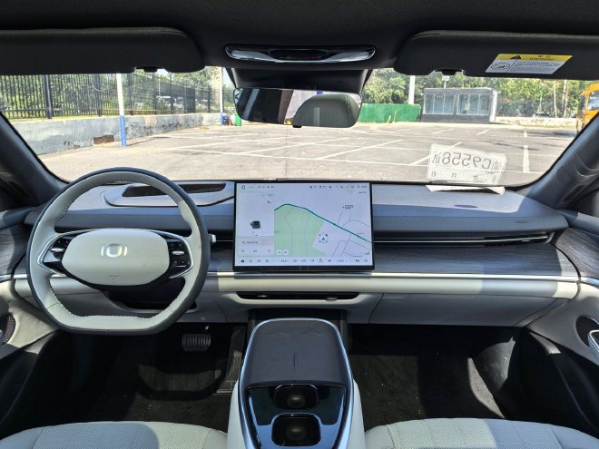 底盘调校更加紧实 试驾长安启源A07超长续航增程版