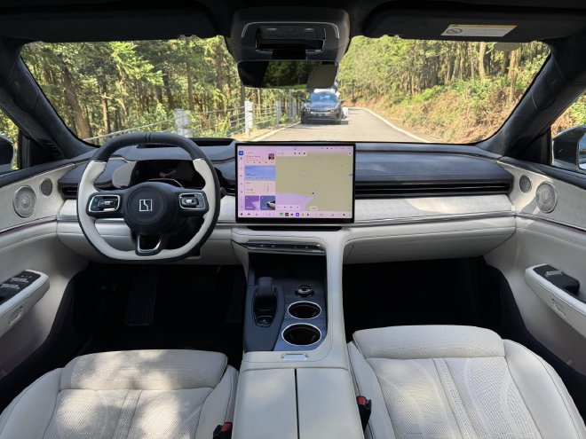 试驾焕新极氪001：不止猎装优雅/还有全面进化