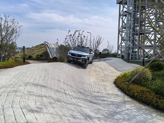 配置续航再升级 试驾豹5长续航版与豹8大五座版