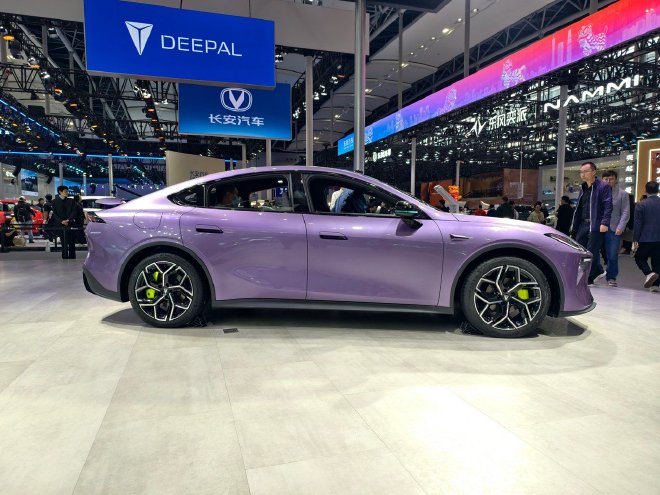 2025广州车展：深蓝L06正式亮相