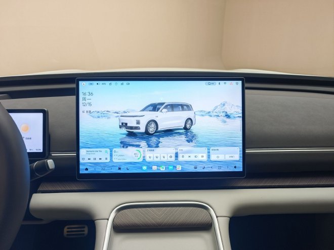 零跑汽车十周年发布会 品牌首款MPV—零跑D99首发