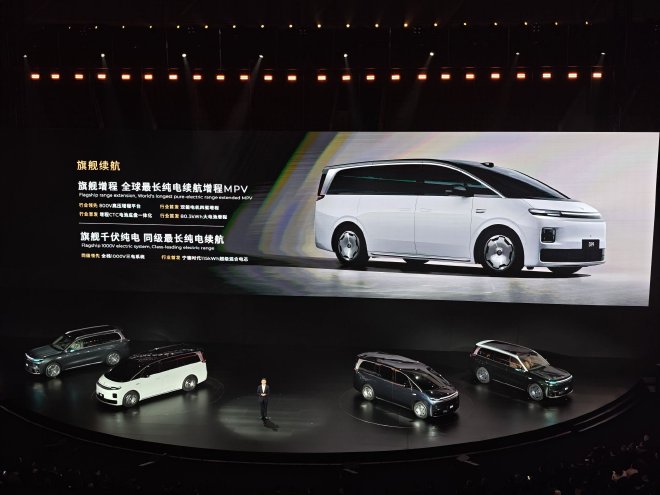 零跑汽车十周年发布会 品牌首款MPV—零跑D99首发