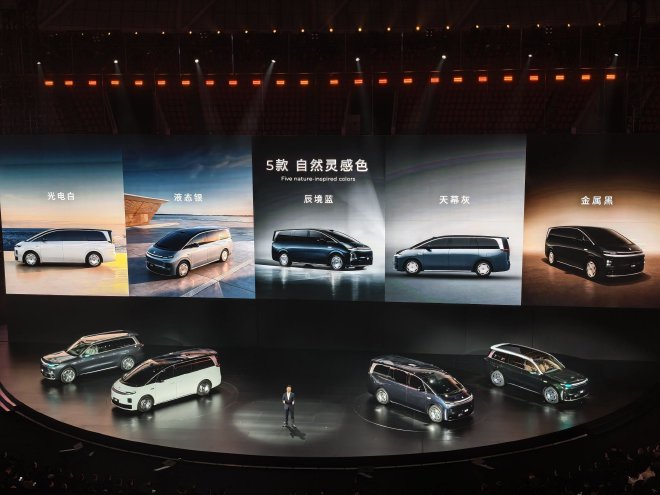 零跑汽车十周年发布会 品牌首款MPV—零跑D99首发