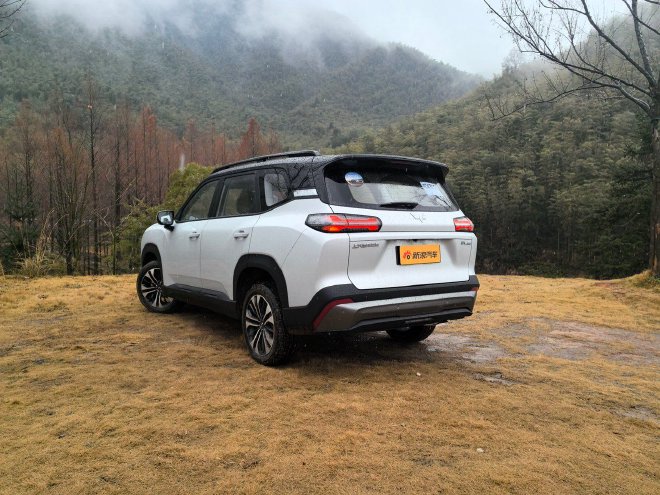 让全家出行更轻松 抢先试驾星光560燃油版