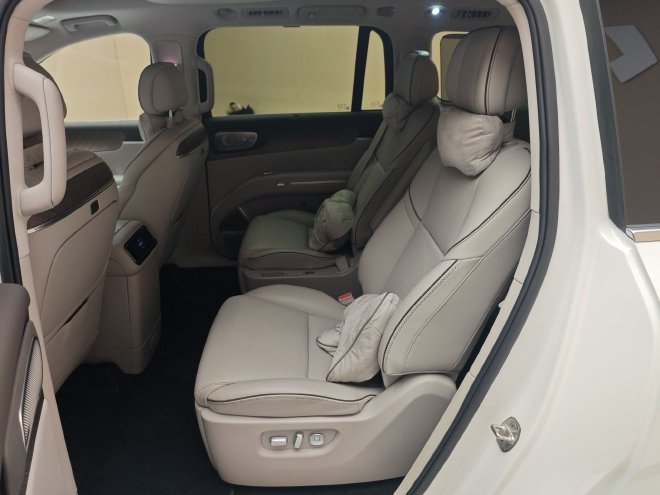 零跑汽车十周年发布会 品牌首款MPV—零跑D99首发