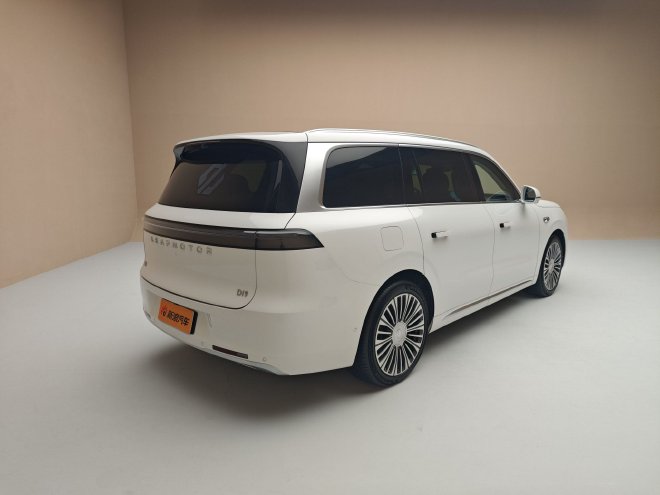 零跑汽车十周年发布会 品牌首款MPV—零跑D99首发