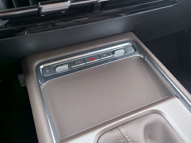 让全家出行更轻松 抢先试驾星光560燃油版