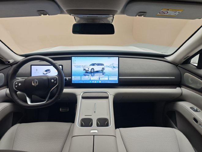 零跑汽车十周年发布会 品牌首款MPV—零跑D99首发