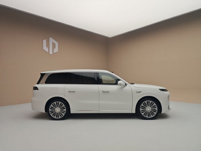 零跑汽车十周年发布会 品牌首款MPV—零跑D99首发