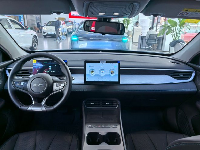 续航与配置再升级 实拍比亚迪海豹05/06DM-i加推版