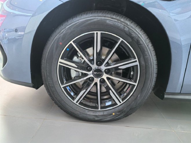 续航与配置再升级 实拍比亚迪海豹05/06DM-i加推版