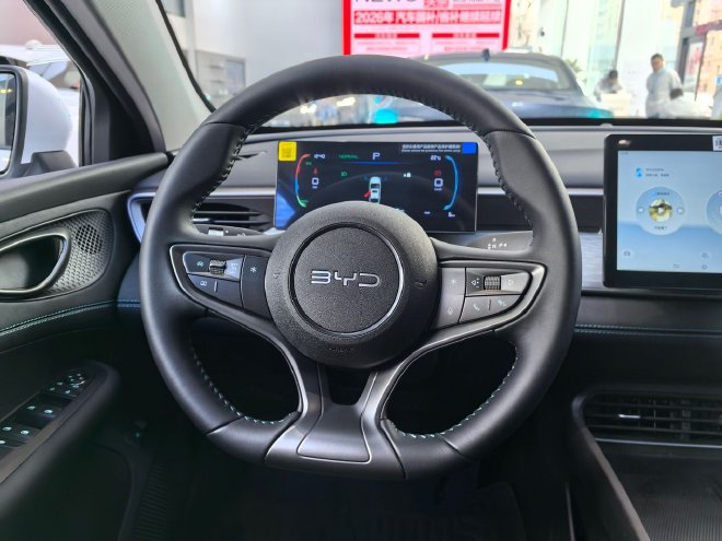 续航与配置再升级 实拍比亚迪海豹05/06DM-i加推版