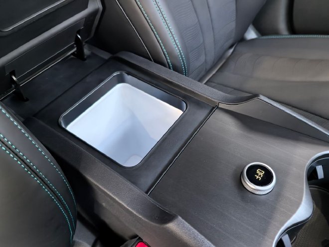 续航与配置再升级 实拍比亚迪海豹05/06DM-i加推版