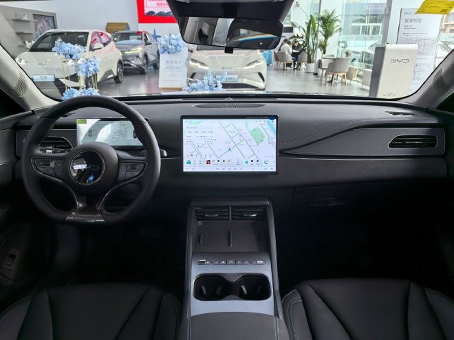 续航与配置再升级 实拍比亚迪海豹05/06DM-i加推版