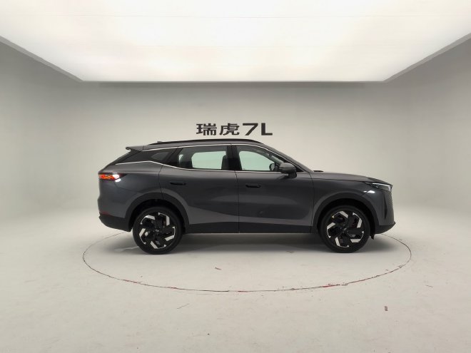 让年轻人爱不释手 抢先静态实拍奇瑞瑞虎7L