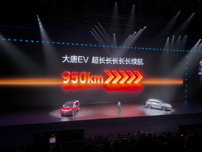 比亚迪正式发布第二代刀片电池及闪充技术