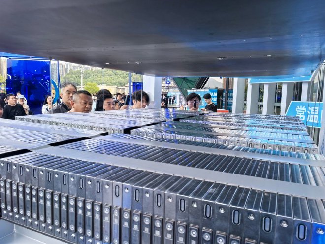 比亚迪正式发布第二代刀片电池及闪充技术