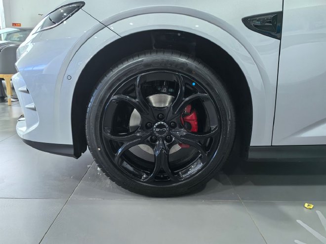 人群受众更明确 到店体验2026款海豹06双车