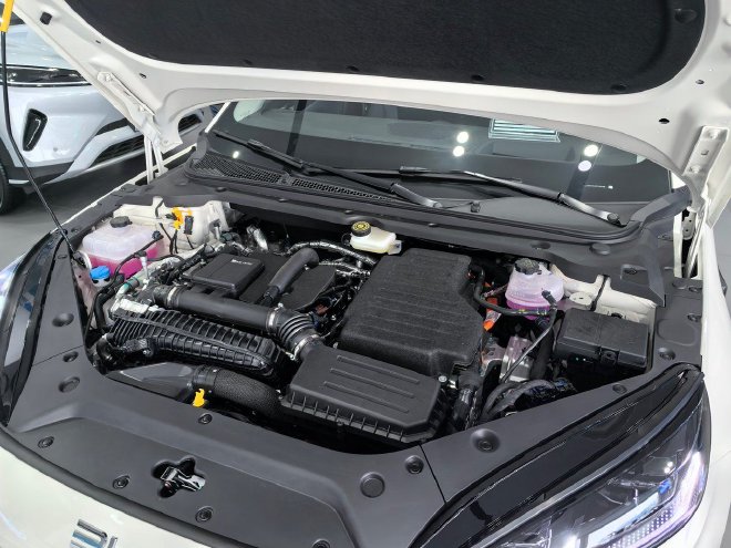 人群受众更明确 到店体验2026款海豹06双车