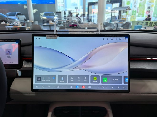 人群受众更明确 到店体验2026款海豹06双车