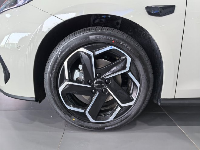 人群受众更明确 到店体验2026款海豹06双车