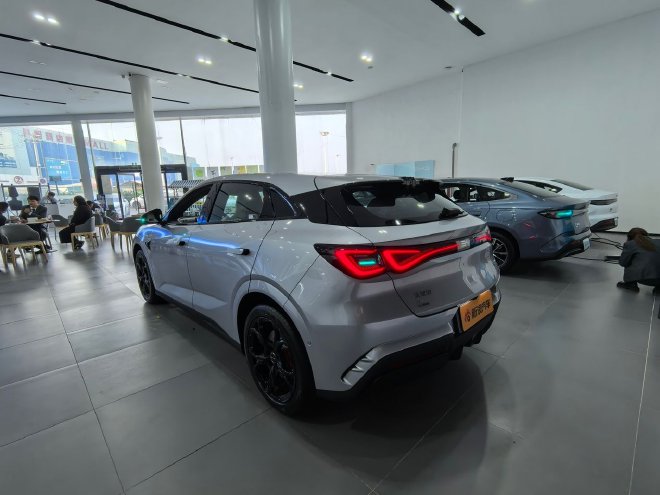 人群受众更明确 到店体验2026款海豹06双车