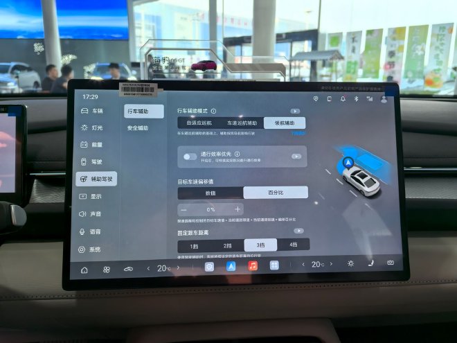 人群受众更明确 到店体验2026款海豹06双车