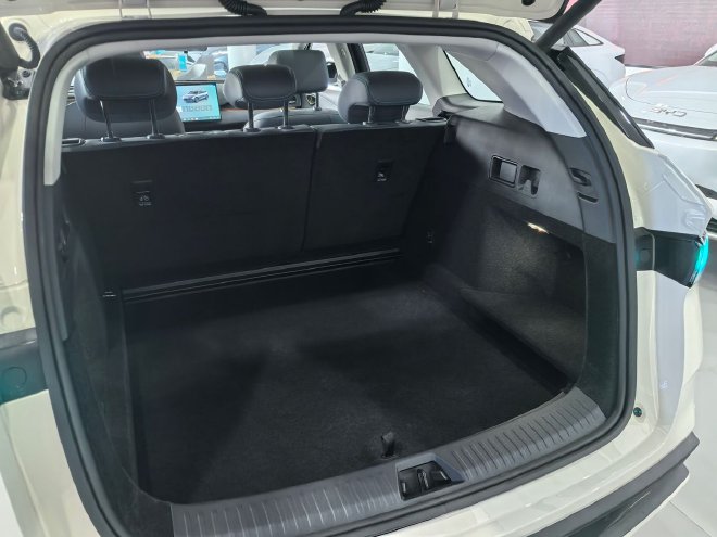 人群受众更明确 到店体验2026款海豹06双车