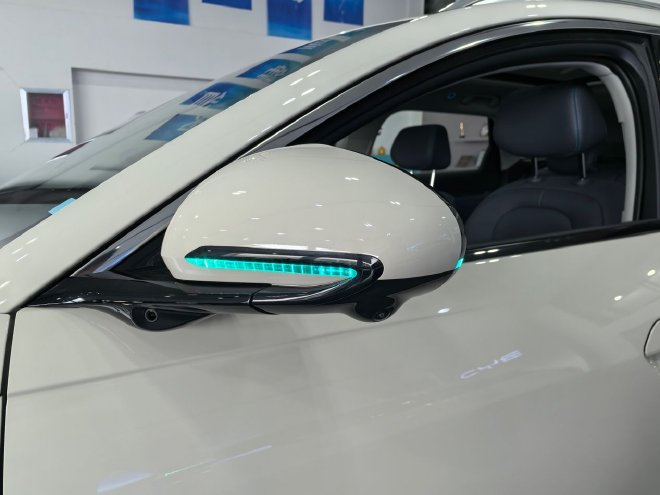 人群受众更明确 到店体验2026款海豹06双车