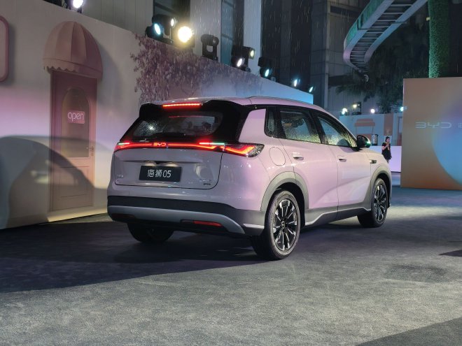 售9.79万元起 比亚迪2026款海狮05双车上市