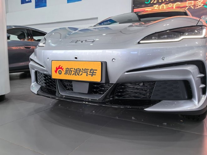 人群受众更明确 到店体验2026款海豹06双车