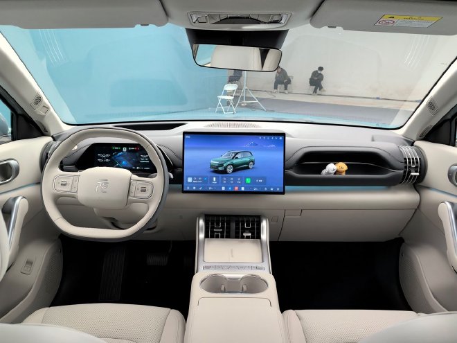 配置升级空间更大 静态体验比亚迪第三代元PLUS