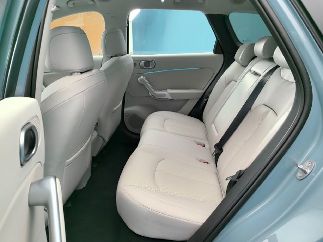 配置升级空间更大 静态体验比亚迪第三代元PLUS