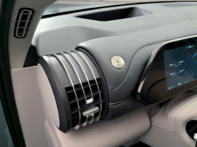 配置升级空间更大 静态体验比亚迪第三代元PLUS