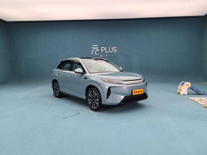 配置升级空间更大 静态体验比亚迪第三代元PLUS