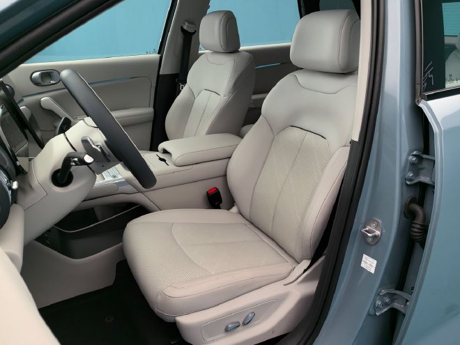 配置升级空间更大 静态体验比亚迪第三代元PLUS