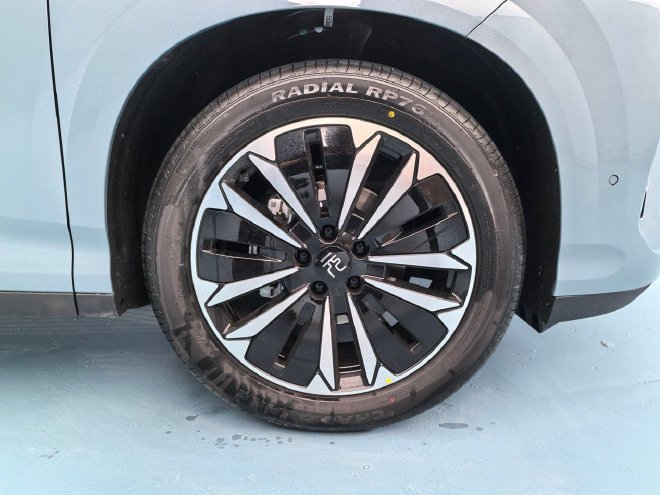 配置升级空间更大 静态体验比亚迪第三代元PLUS