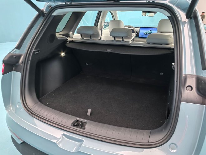 配置升级空间更大 静态体验比亚迪第三代元PLUS