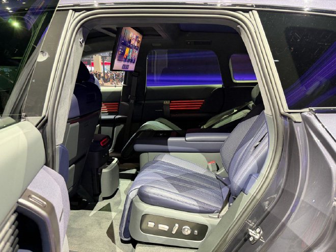 2026北京车展：AUDI E7X领衔多款车型亮相/新款SQ8上市